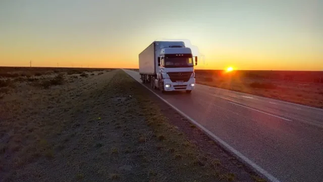 El costo del transporte de cargas aumentó 1,81% en junio, el menor alza de 2026