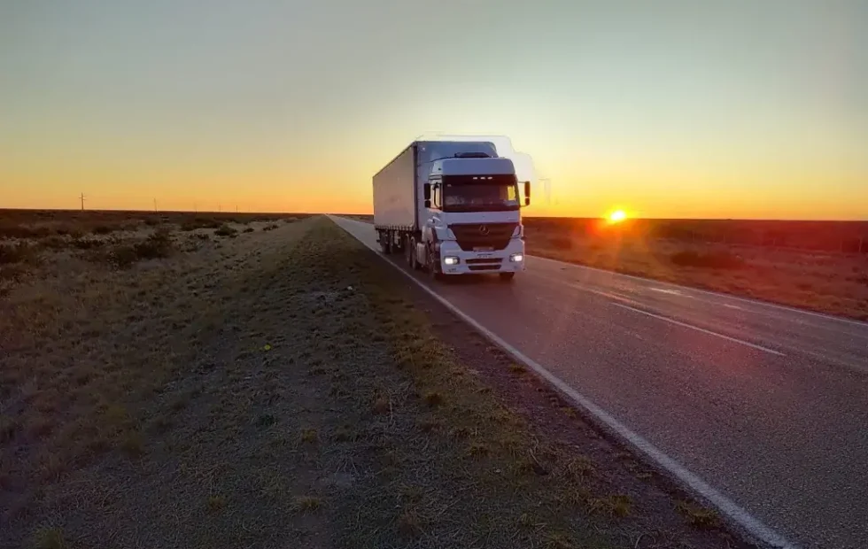 El costo del transporte de cargas aumentó 1,81% en junio, el menor alza de 2026