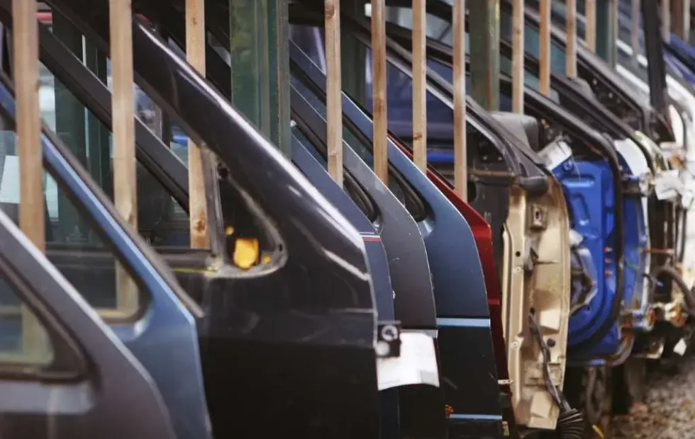 La producción y exportación automotriz cayeron en junio y el semestre cerró