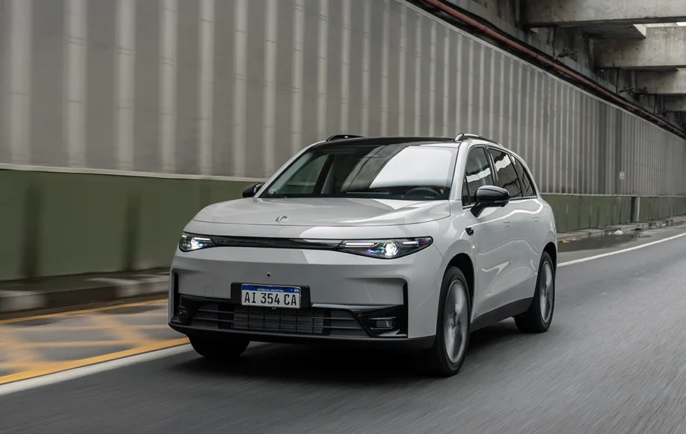 Leapmotor lanza en Argentina el SUV C10 con autonomía extendida y tracción eléctrica