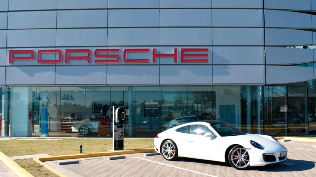 Porsche enfrenta una baja global pero acelera en el mercado argentino
