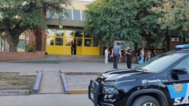 Santa Fe impulsa equipos de psicólogos para asistir a escuelas en crisis