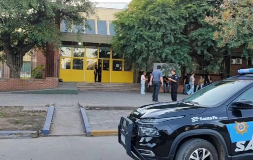 Santa Fe impulsa equipos de psicólogos para asistir a escuelas en crisis