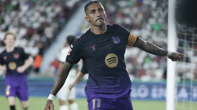 Barcelona goleó 5-0 a Elche y comenzó la defensa del título con autoridad