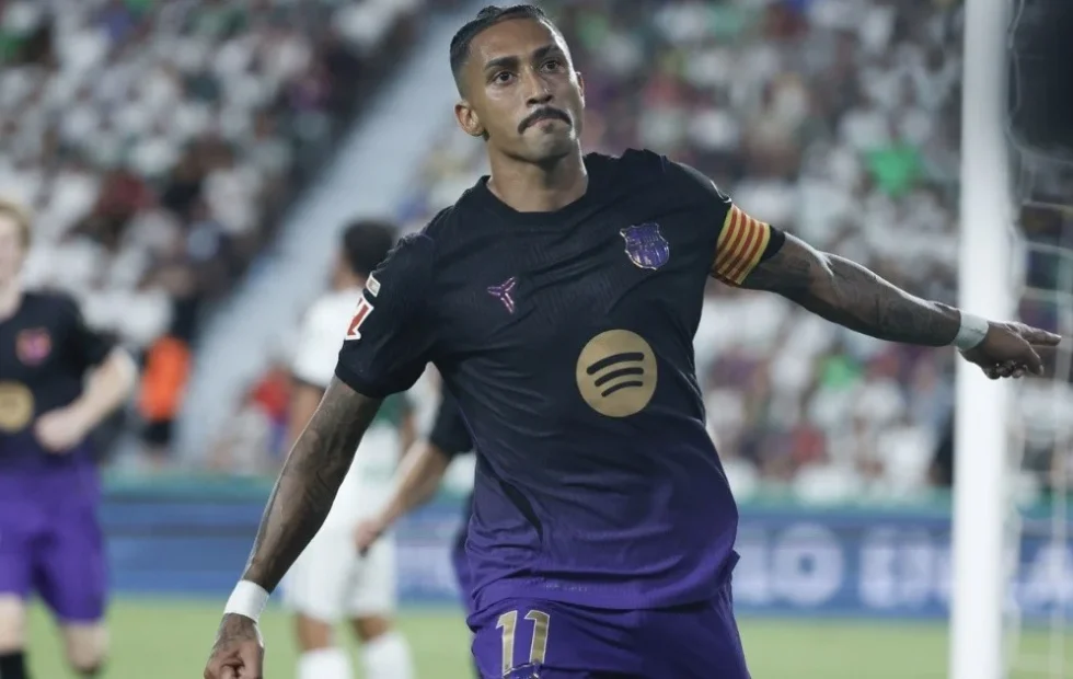 Barcelona goleó 5-0 a Elche y comenzó la defensa del título con autoridad