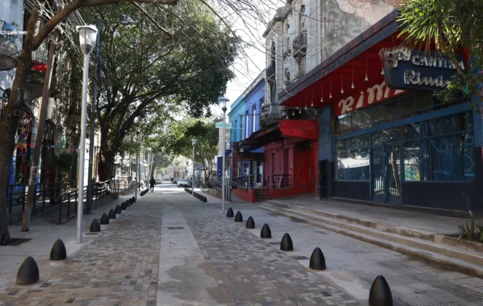 La calle Necochea renovó su perfil turístico y peatonal en La Boca