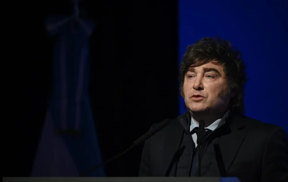 Milei defendió la apertura, pero el consumo y la mora exponen límites