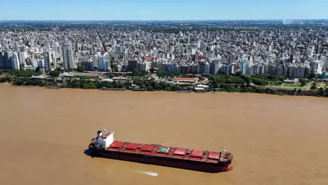 Buques demorados por el paro de prácticos en puertos argentinos