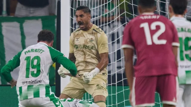 Betis venció al Real Madrid y le quitó el invicto con un penal atajado
