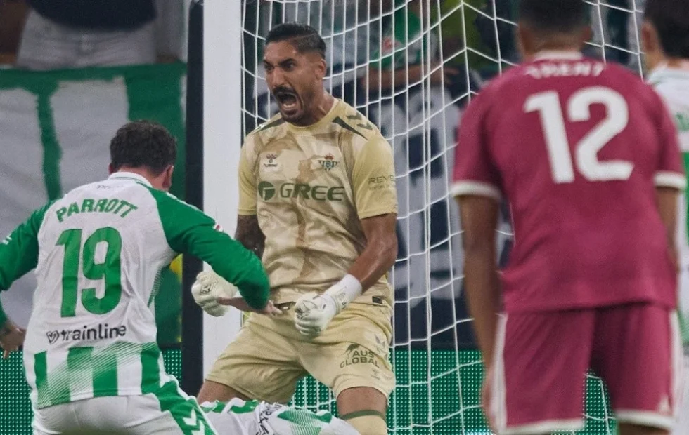 Betis venció al Real Madrid y le quitó el invicto con un penal atajado