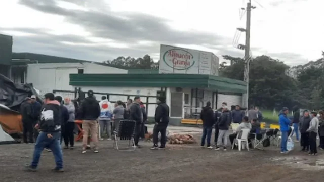 Granja Tres Arroyos despidió a más de 700 trabajadores en Capitán Sarmiento