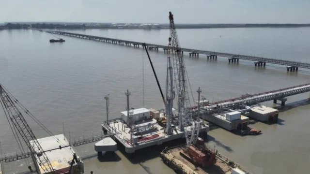 OTAMERICA completó el montaje de los brazos de carga en Puerto Rosales